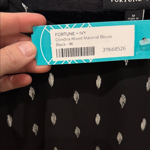 Patterned Black and White Blouse - Picture 3 of 8